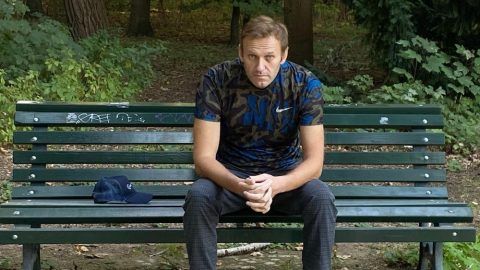 Lotta per la libertà, a che punto siamo a un anno dalla morte di Navalny. Scrive Terzi